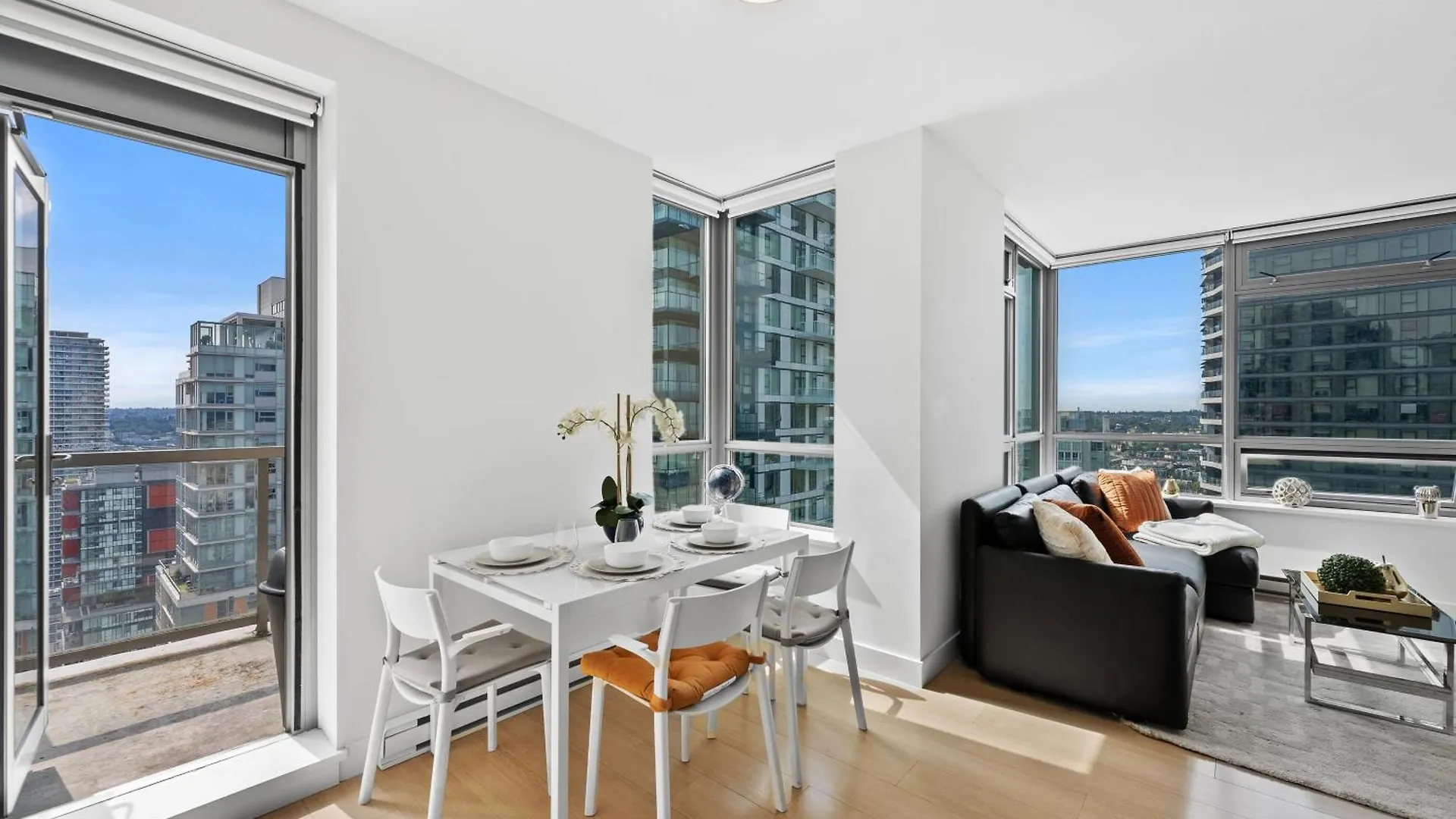 Spectacular City Ocean View 2 Bedroom Apartment For Rent Vancouver 0*,
